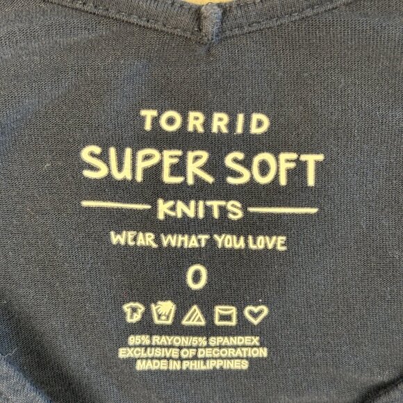 Torrid Women’s Plus 0 Navy Blue Embroidered Flowy Cami Tank Top Boho 1X Western - Picture 2 of 10